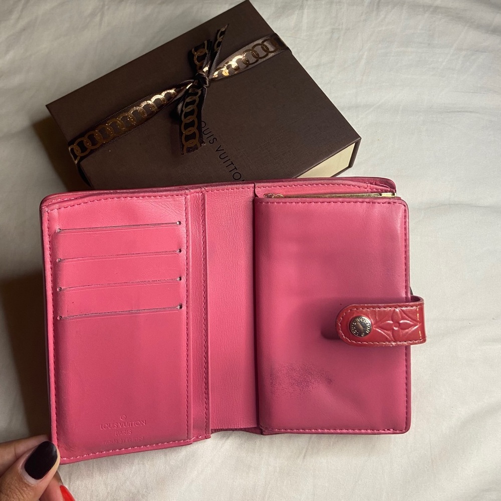 ❌SOLD❌ Authentic Louis Vuitton Vernis Wallet - Picture 5 of 8